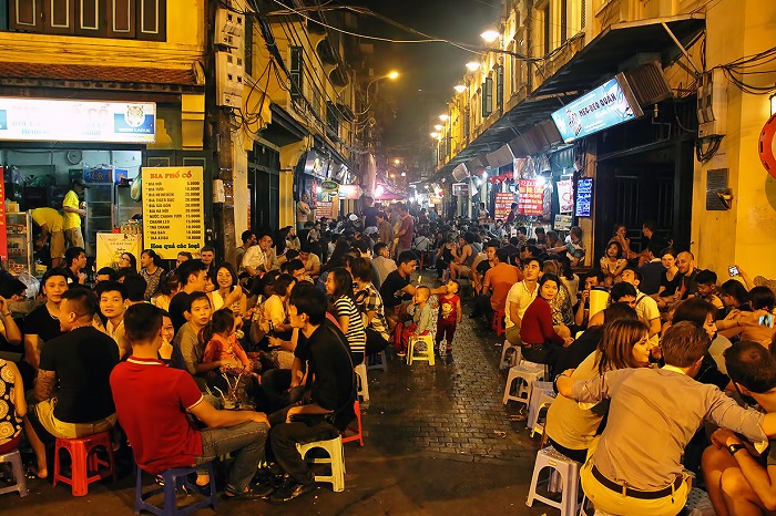 Bia Hoi in Ta Hien Street